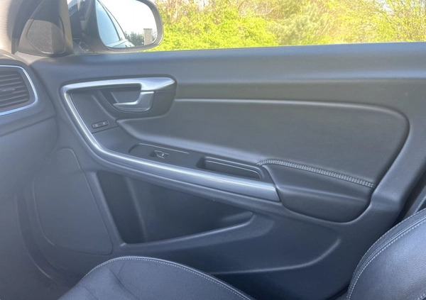 Volvo V60 cena 45900 przebieg: 280000, rok produkcji 2016 z Gościno małe 631